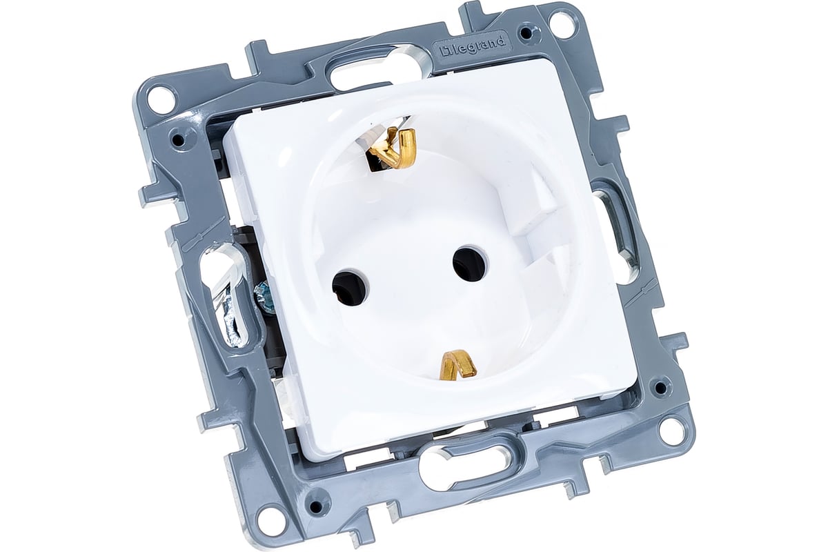 Розетка Legrand с заземлением Legrand Etika без шторок 16А 250В винтовые зажимы белый 672221